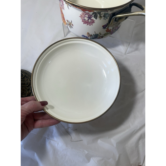 MacKenzie Childs White Flower Market 2.5 Quart Saucepan - Picture 7 of 15